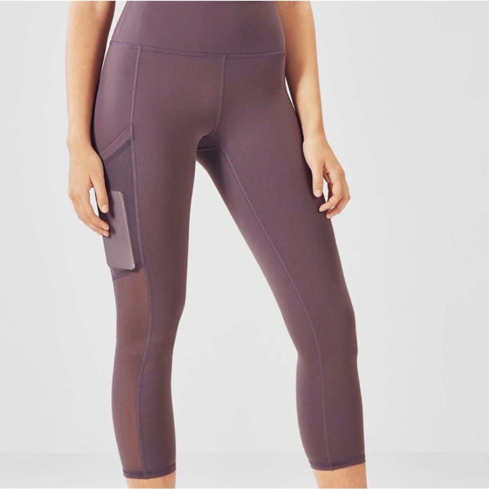 Fabletics On-The-Go Powerhold Mila Capri Leggings